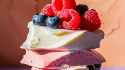 Frozen Yogurt Bark with Berries